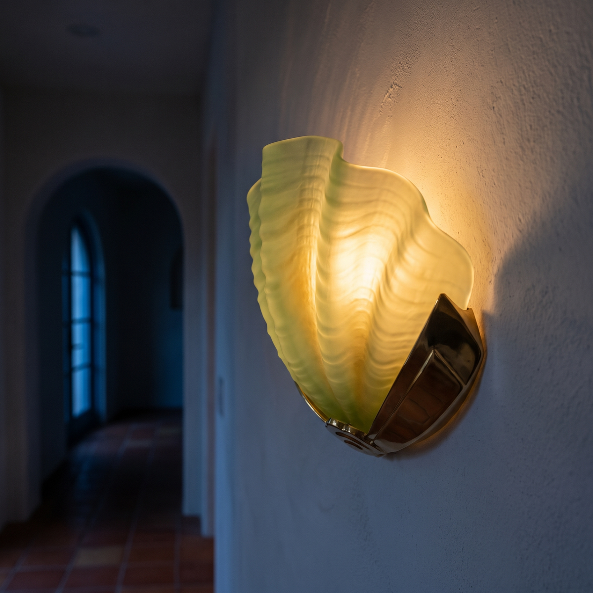 Seashell Glass Wall Sconce – Brass Modern Bedroom & Hallway Light