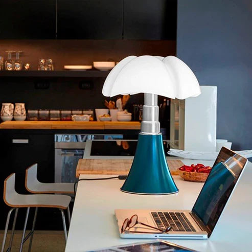 wide shade table lamp
